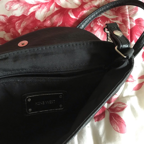 NWOT Nine West black crossbody purse - Picture 2 of 3